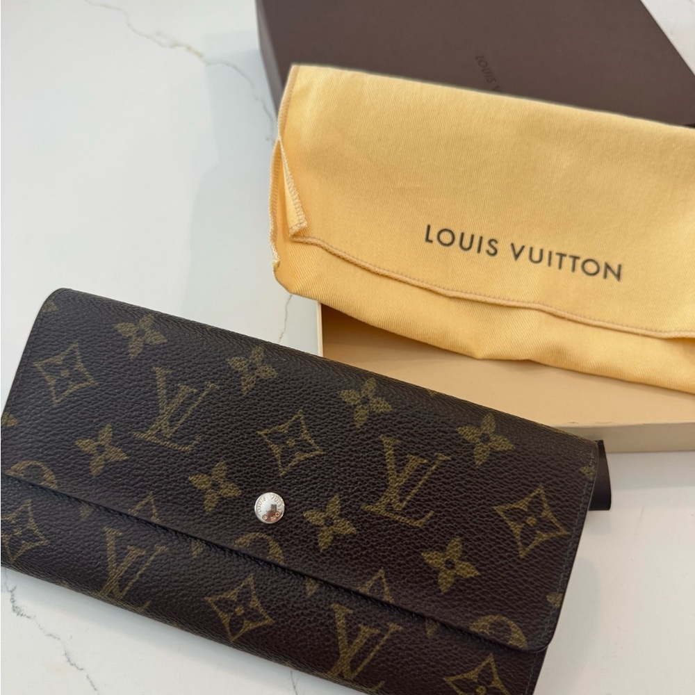 Louis Vuitton Monogram Sarah Wallet
Vintage